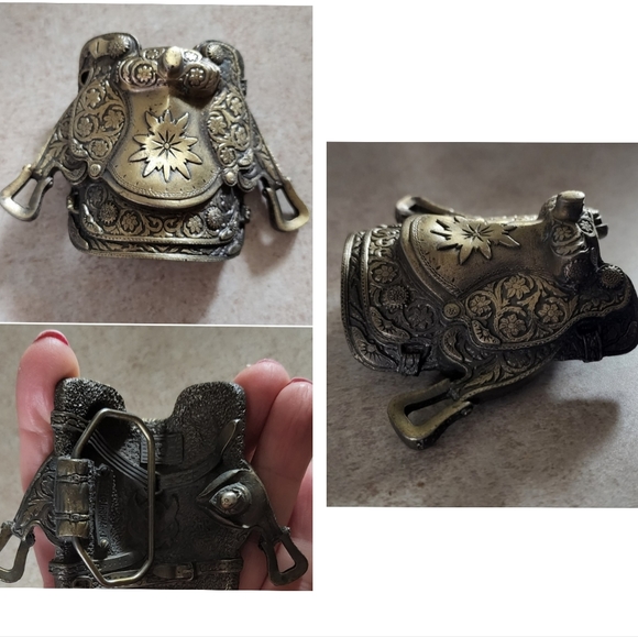 Beautiful heavy detailed Vintage horse saddle belt buckle
